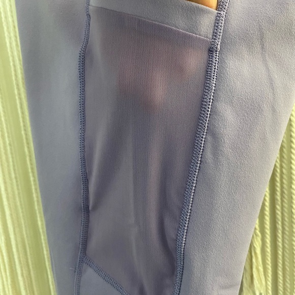 Fabletics lavender mid-length leggings, mesh pockets. - Picture 2 of 4